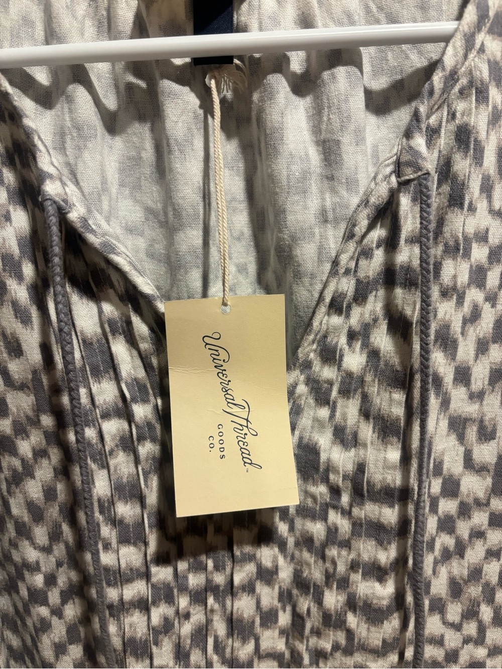 Universal Thread Light Gray & White Patterned Top - Picture 4 of 4